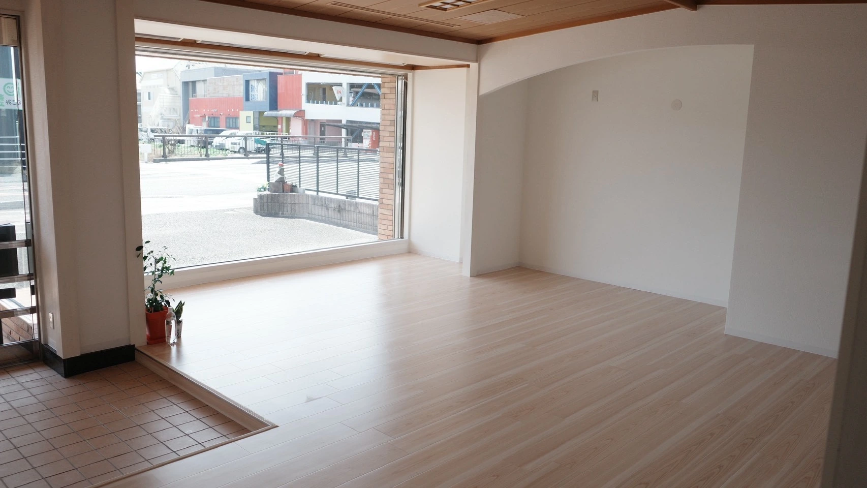 窓のある室内